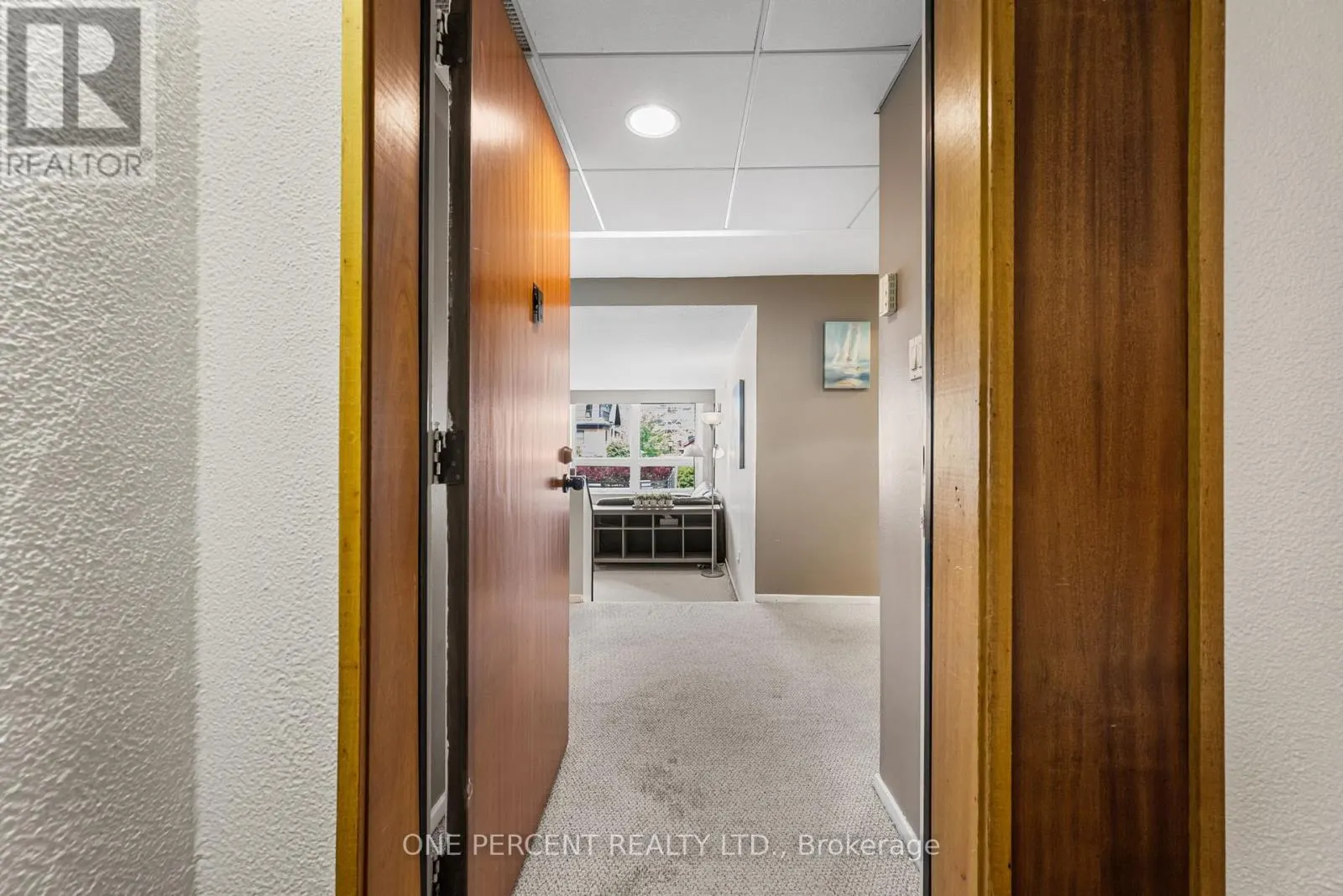 201 - 373 LAURIER AVENUE E