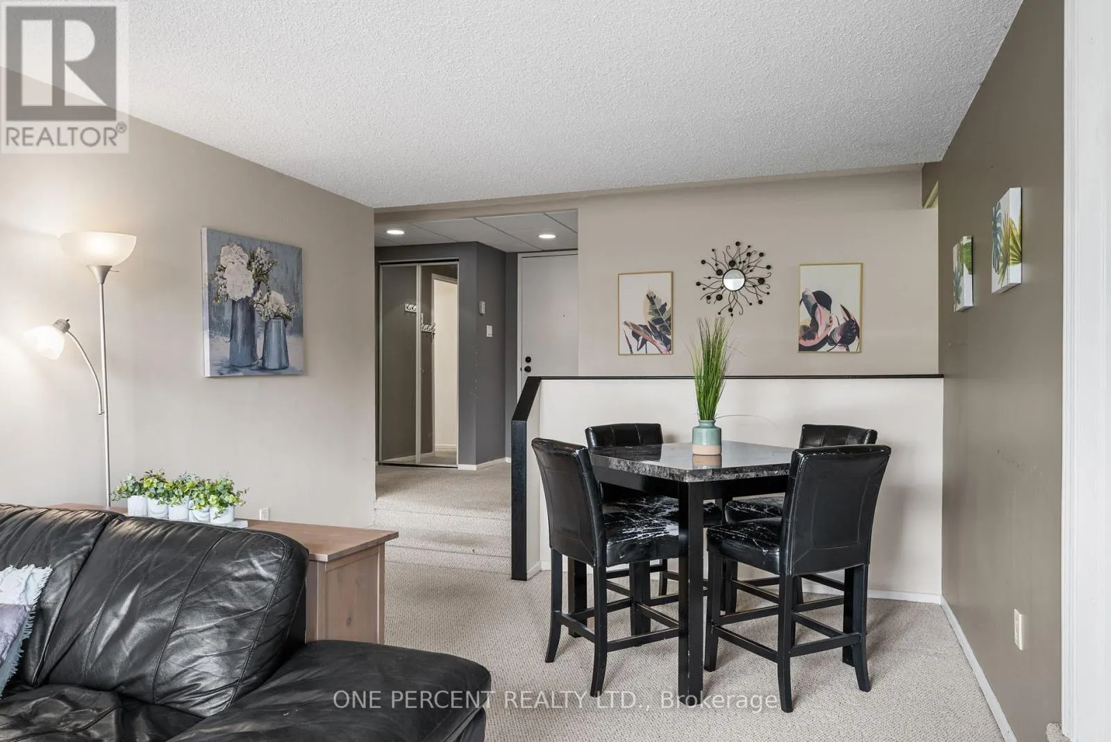 201 - 373 LAURIER AVENUE E