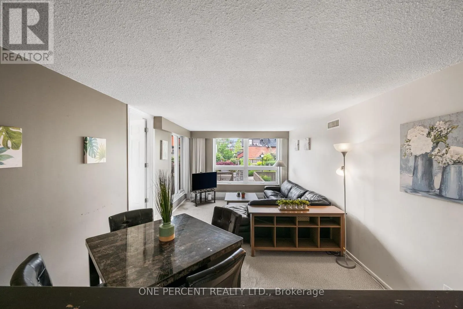 201 - 373 LAURIER AVENUE E