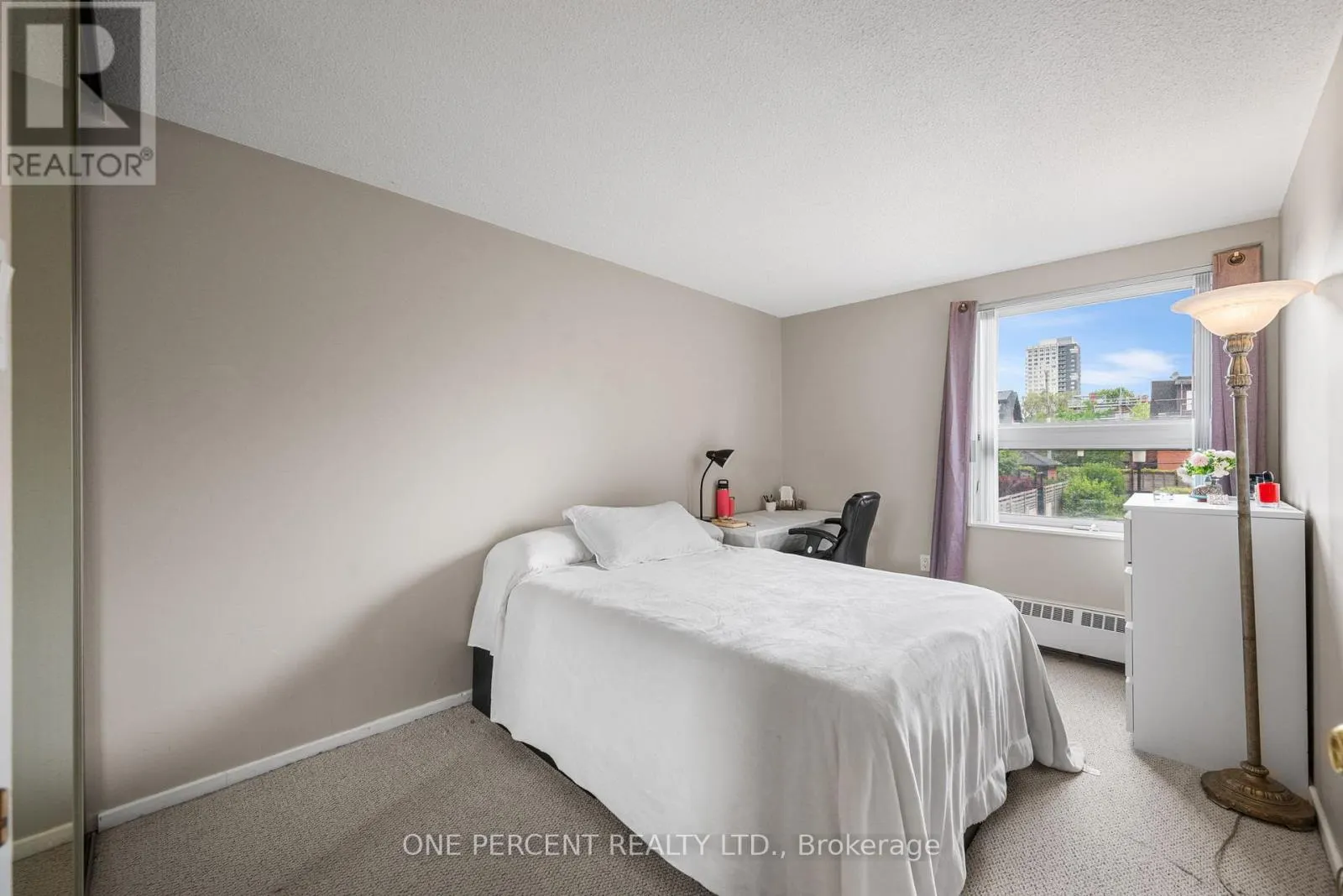 201 - 373 LAURIER AVENUE E