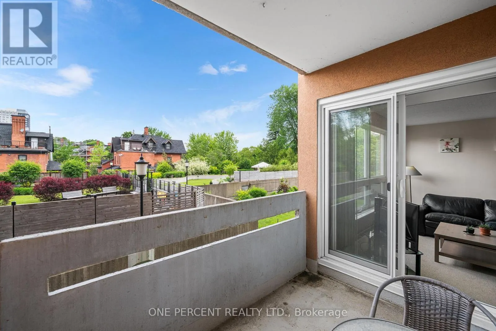 201 - 373 LAURIER AVENUE E