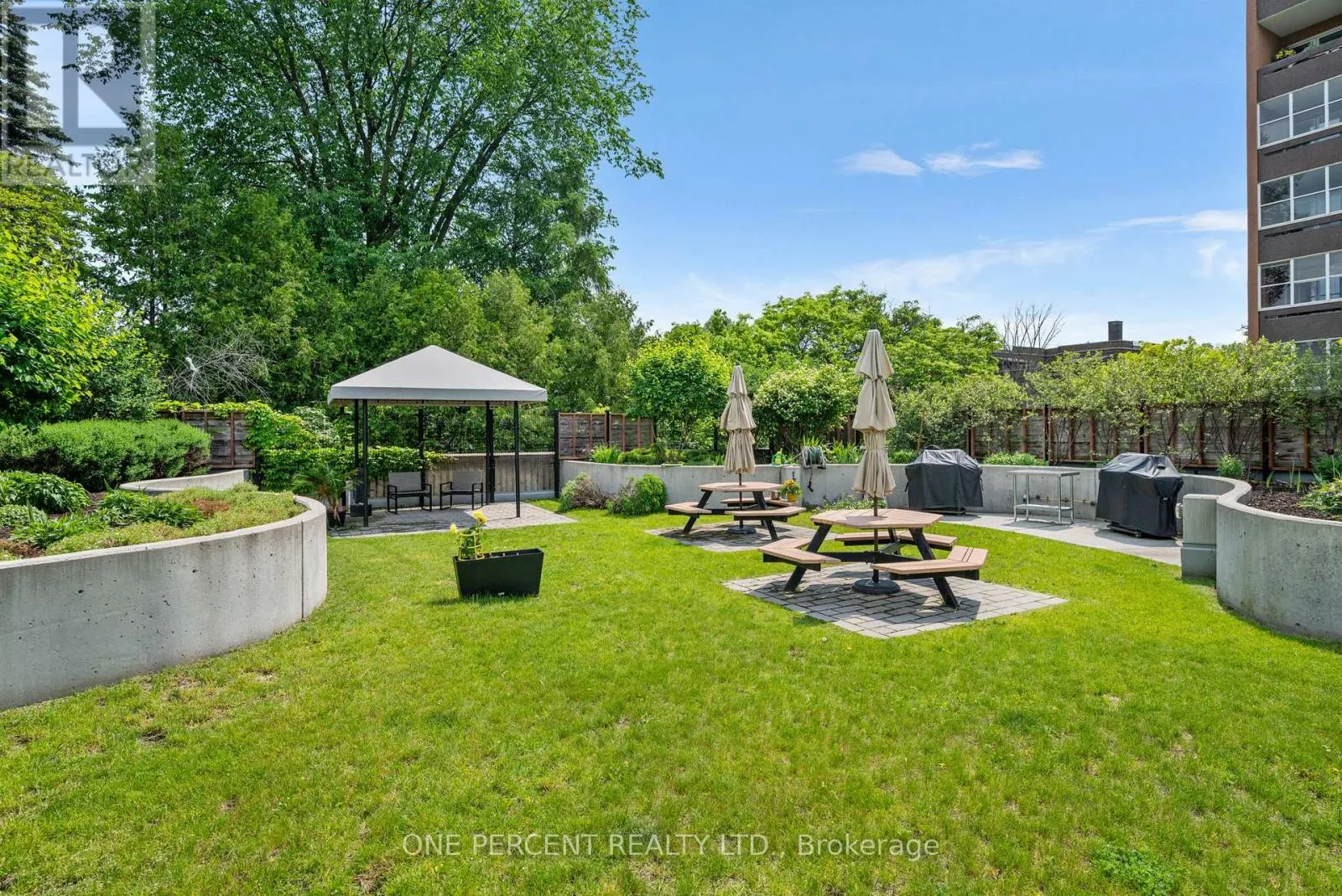 201 - 373 LAURIER AVENUE E