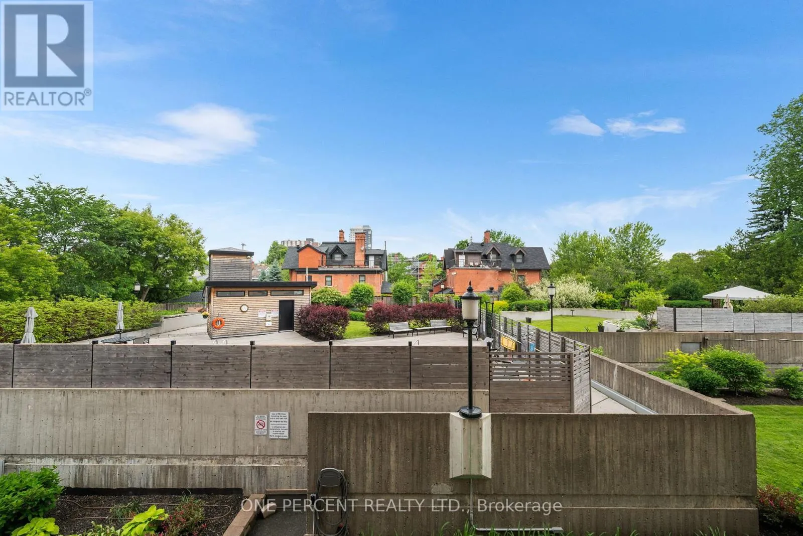 201 - 373 LAURIER AVENUE E