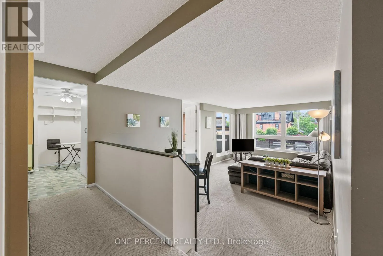 201 - 373 LAURIER AVENUE E