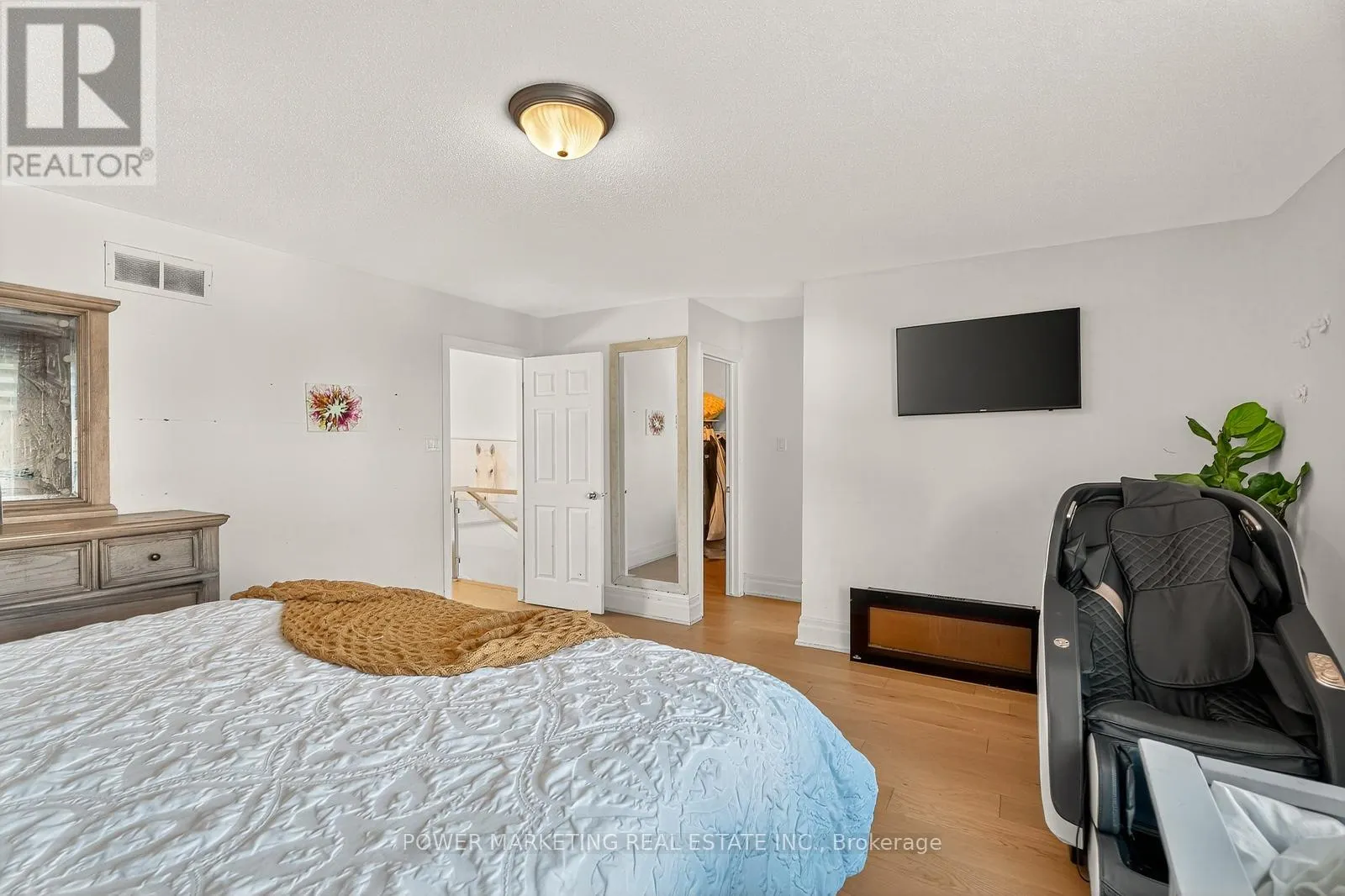 657 - 657 CLEARBROOK DRIVE N