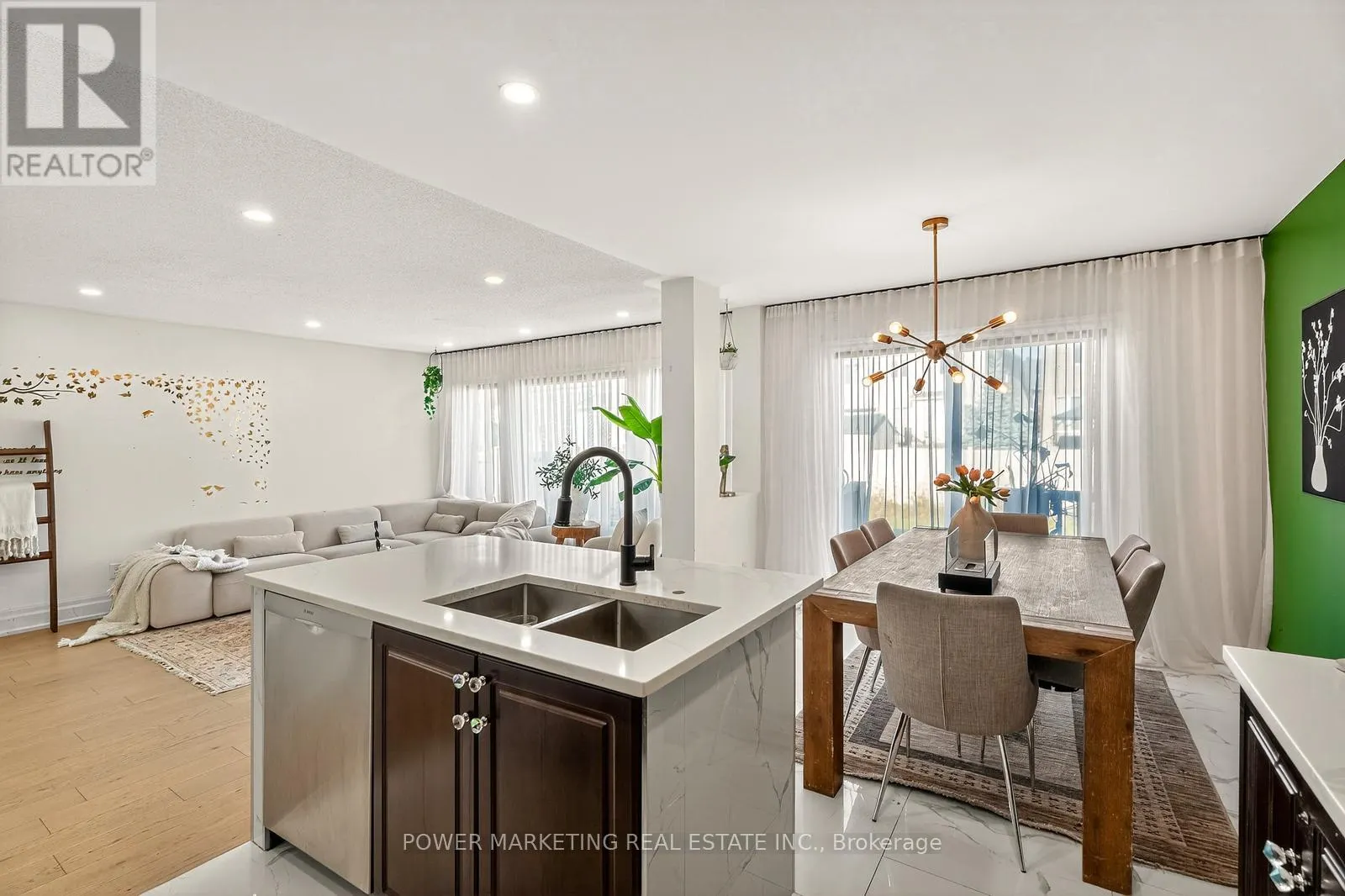 657 - 657 CLEARBROOK DRIVE N