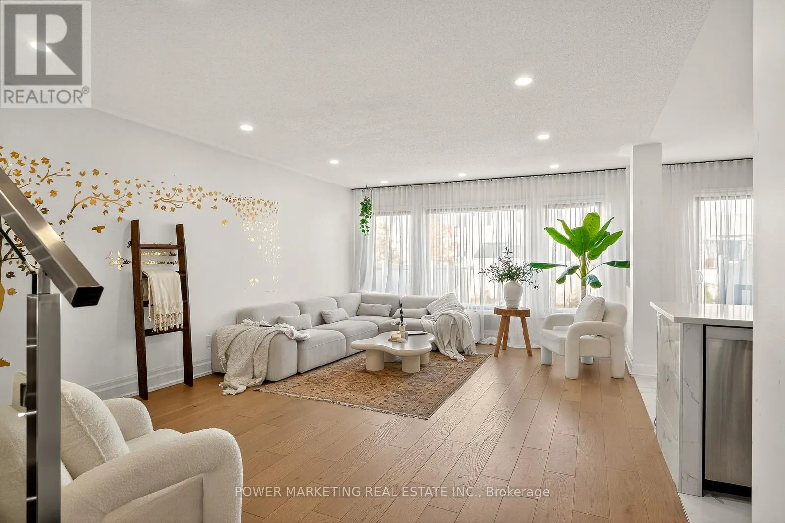 657 - 657 CLEARBROOK DRIVE N