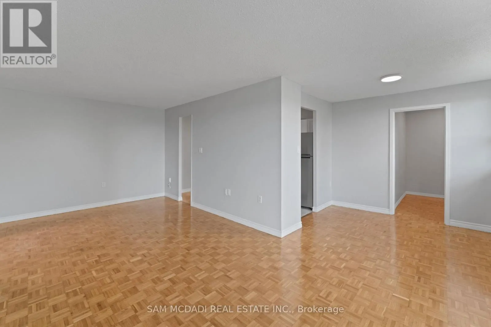 403 - 62 SPENCER STREET E