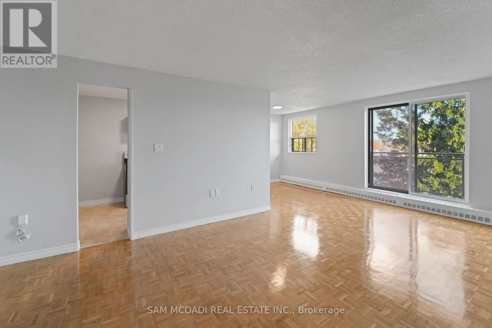 403 - 62 SPENCER STREET E