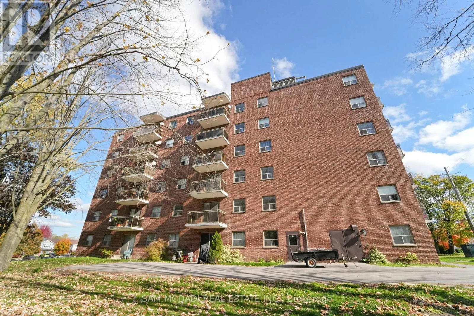 403 - 62 SPENCER STREET E