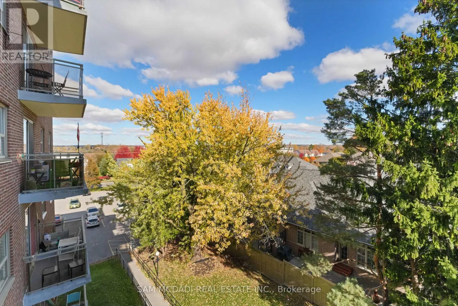 403 - 62 SPENCER STREET E