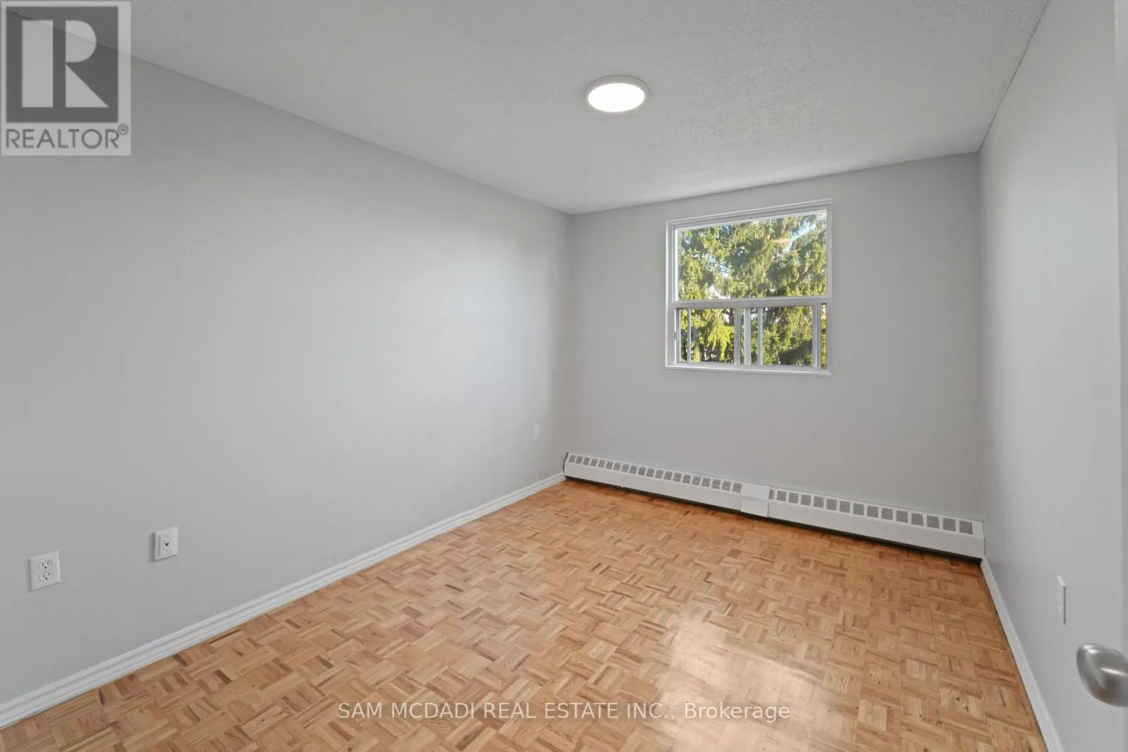 403 - 62 SPENCER STREET E