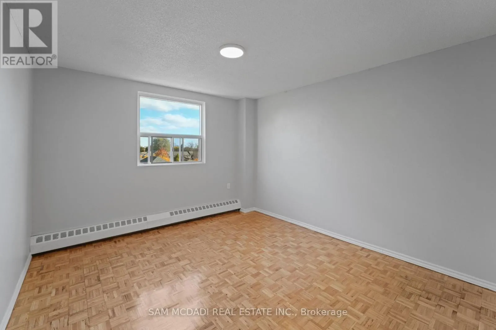 403 - 62 SPENCER STREET E