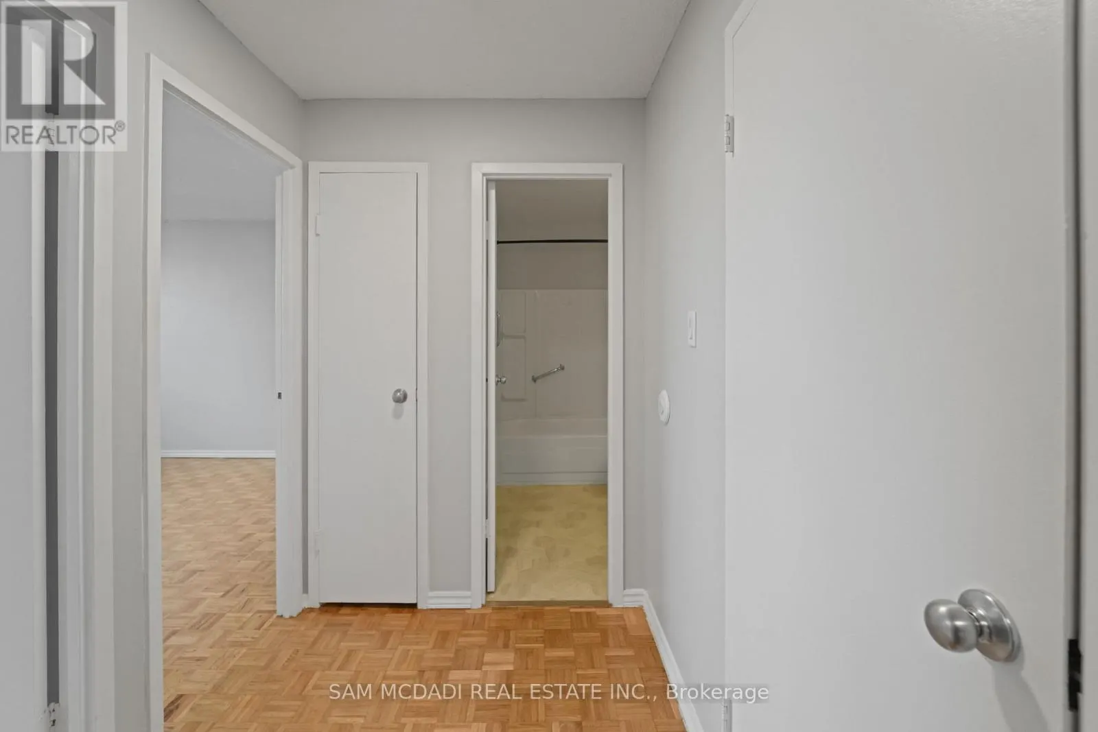 403 - 62 SPENCER STREET E