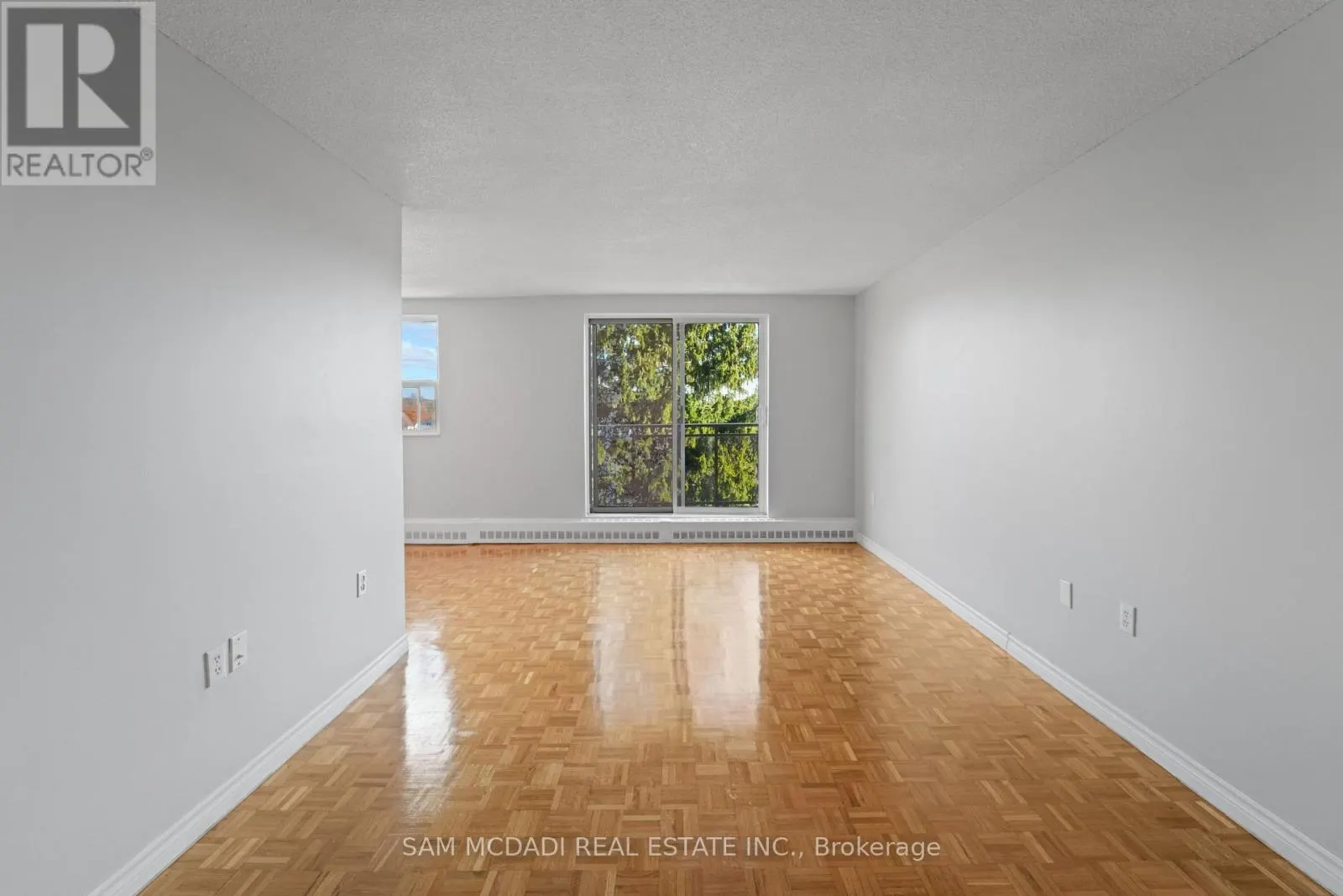 403 - 62 SPENCER STREET E