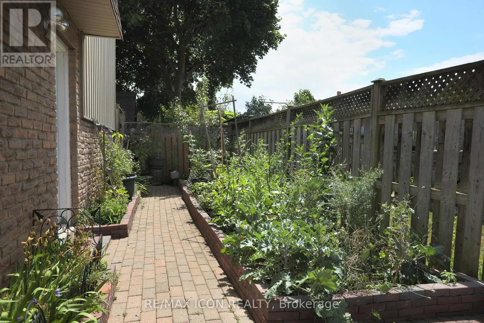 107 ROSENEATH CRESCENT