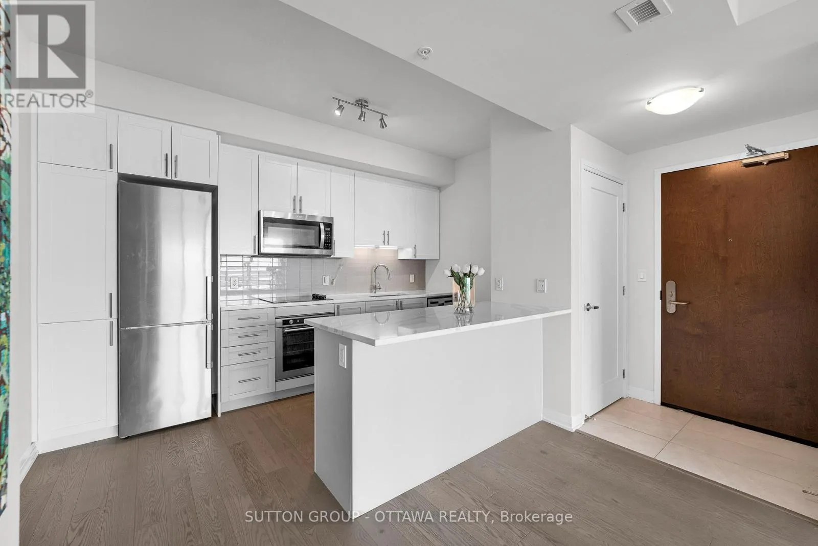 3406 - 805 CARLING AVENUE