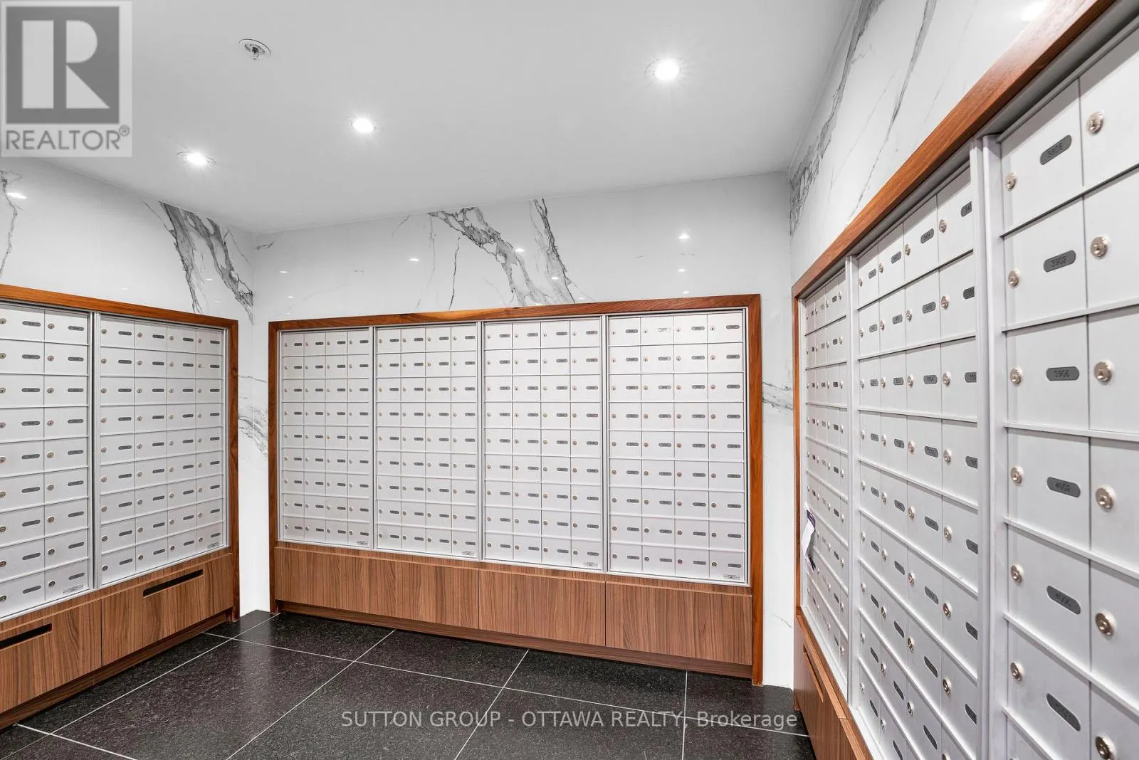 3406 - 805 CARLING AVENUE