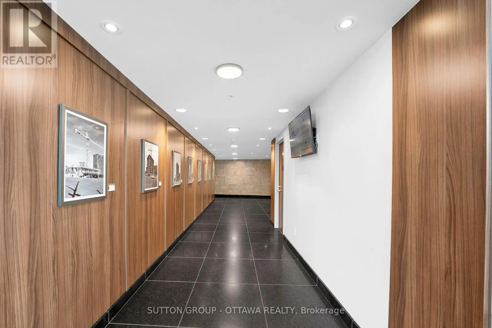 3406 - 805 CARLING AVENUE