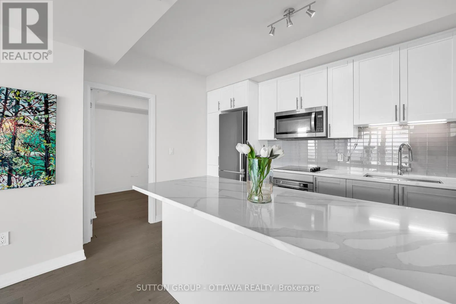 3406 - 805 CARLING AVENUE