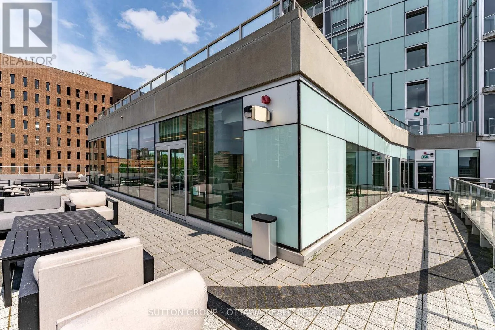 3406 - 805 CARLING AVENUE