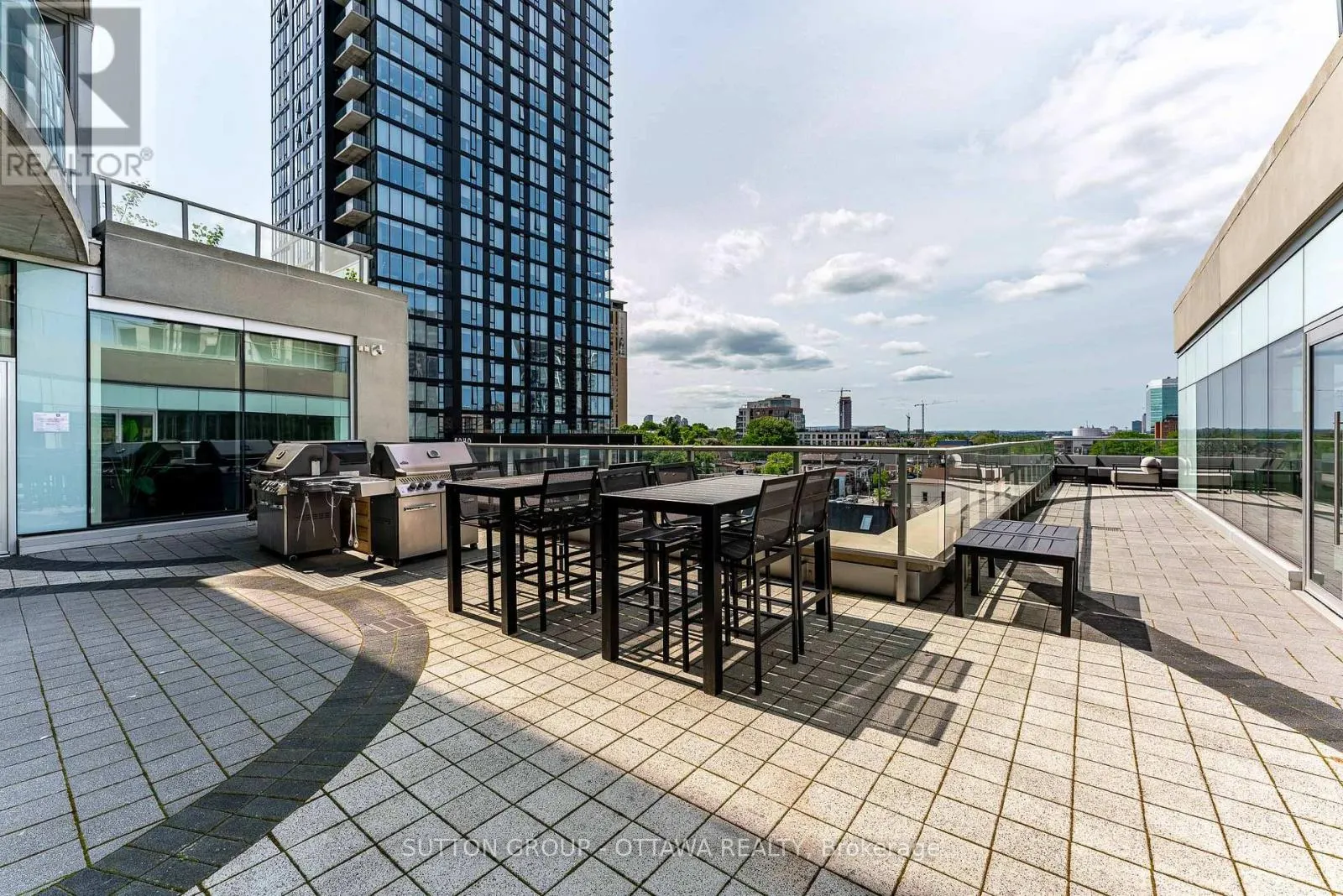 3406 - 805 CARLING AVENUE