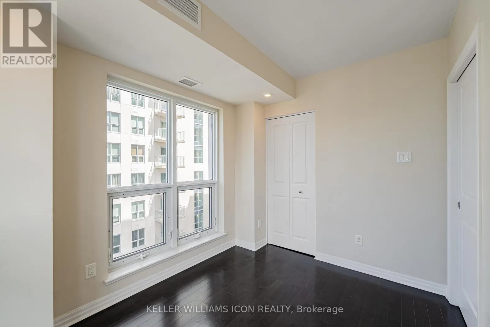 2209 - 195 BESSERER STREET