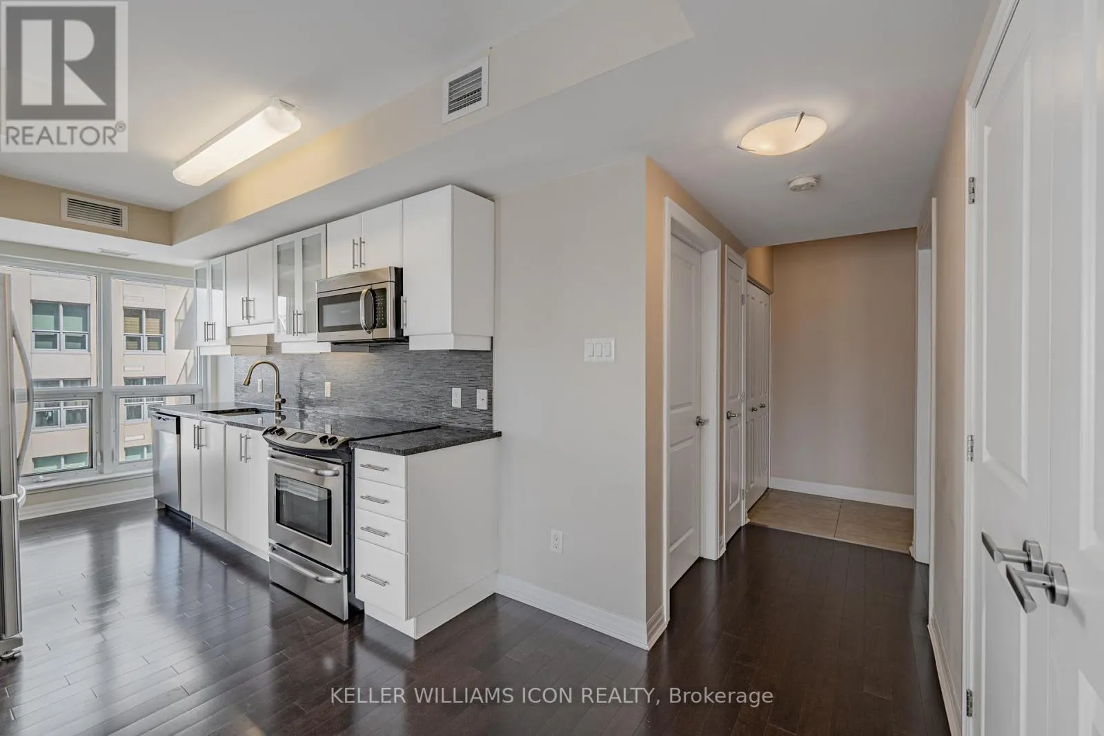 2209 - 195 BESSERER STREET