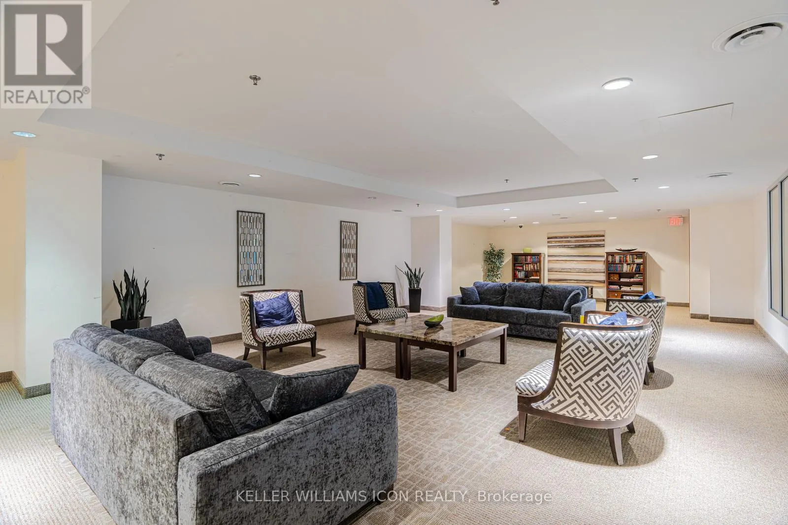 2209 - 195 BESSERER STREET