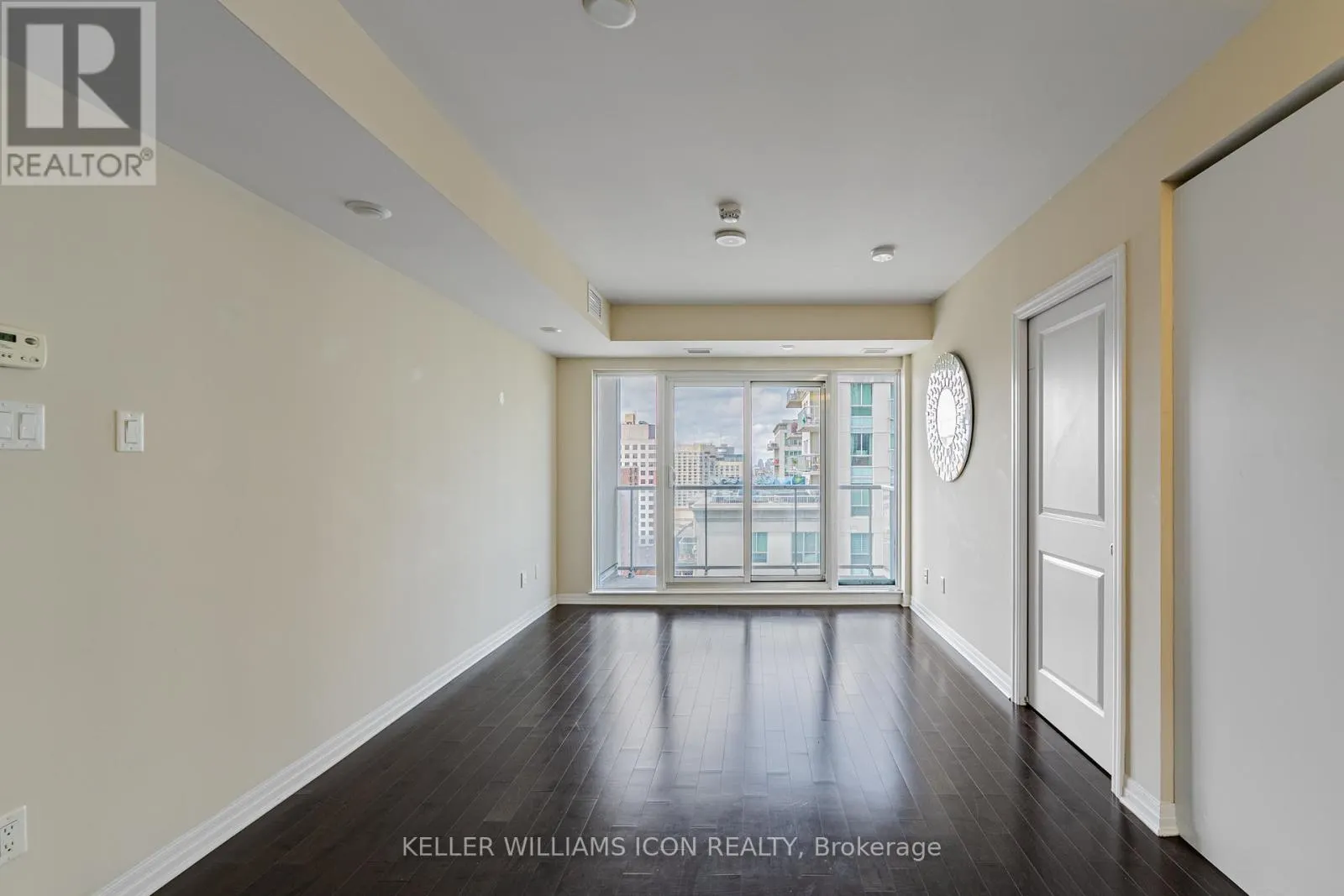 2209 - 195 BESSERER STREET