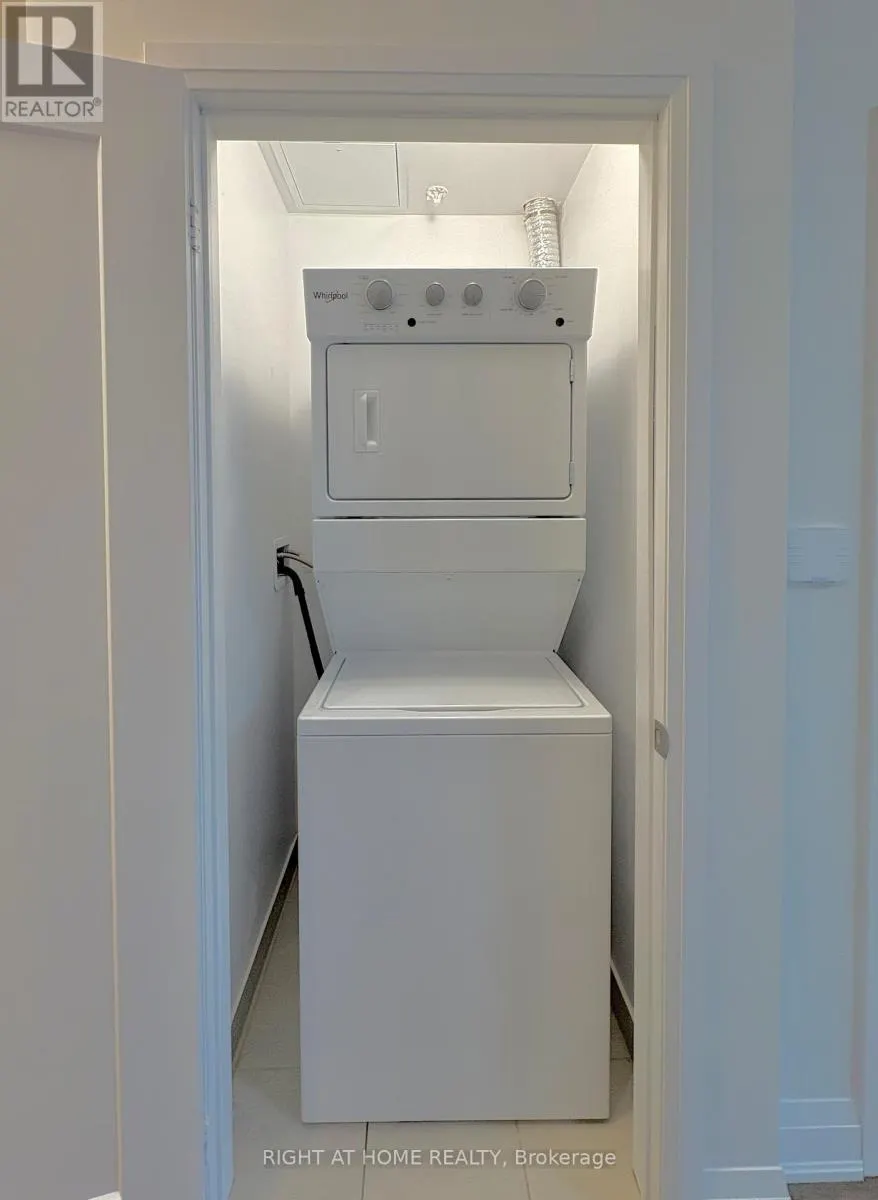 513 - 16 CONCORD PLACE