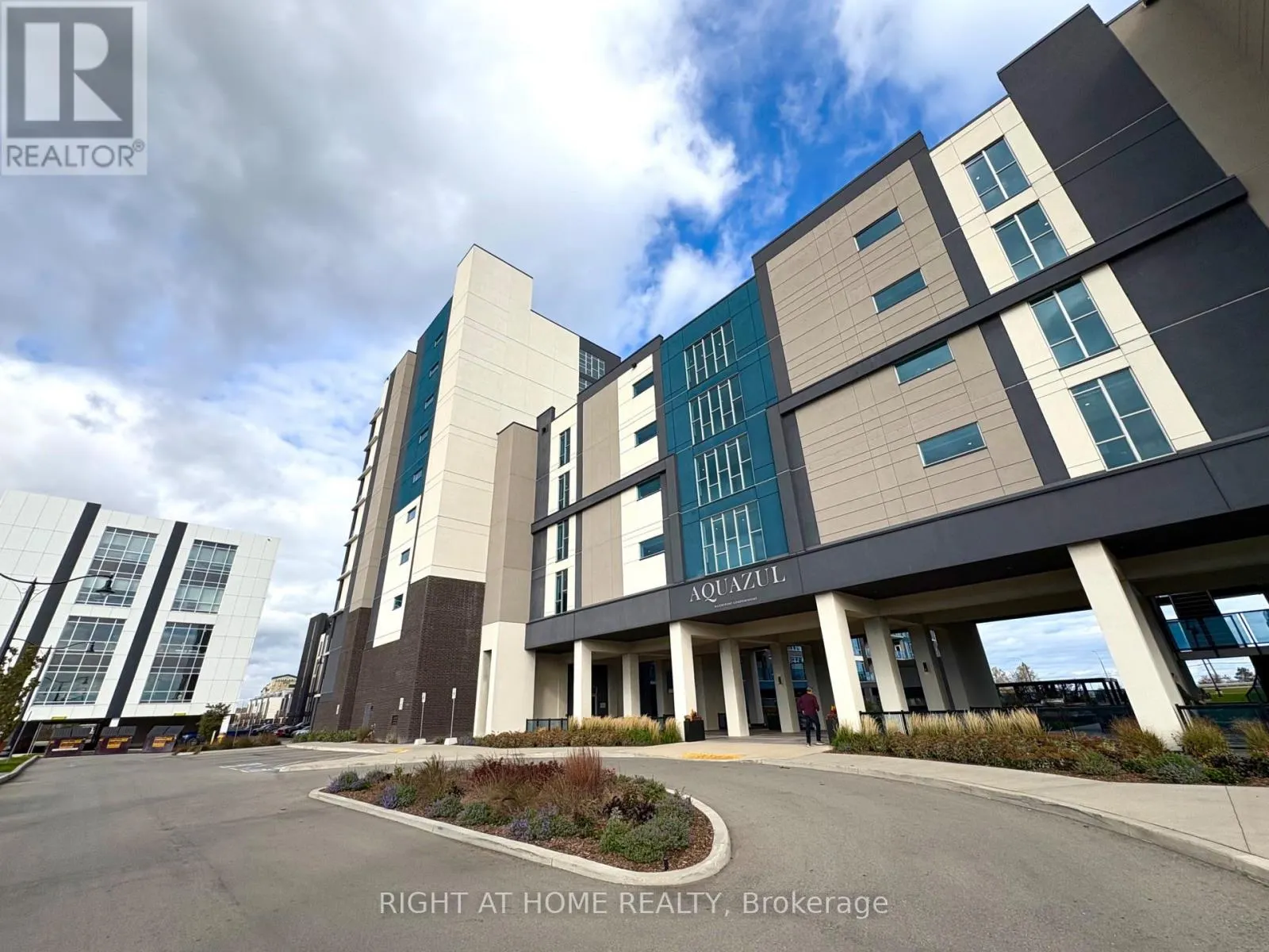 513 - 16 CONCORD PLACE