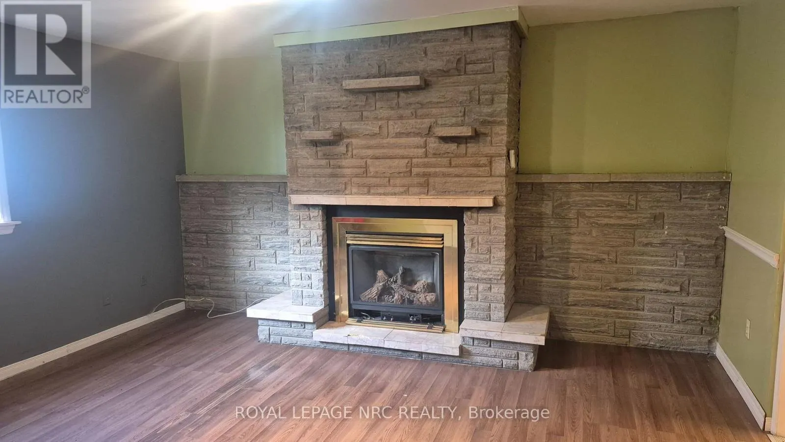 5 - 74 QUEENS CIRCLE