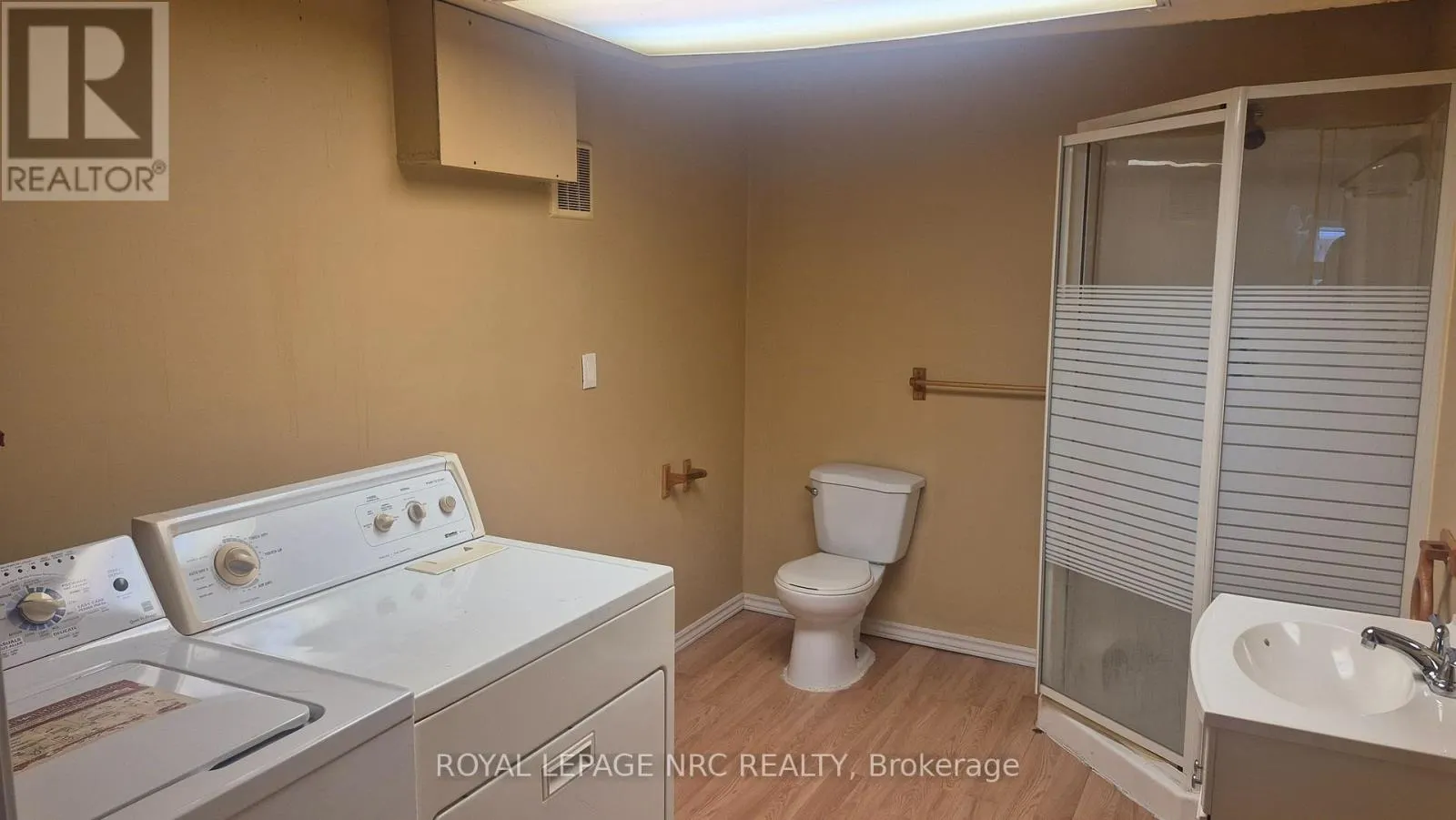 5 - 74 QUEENS CIRCLE