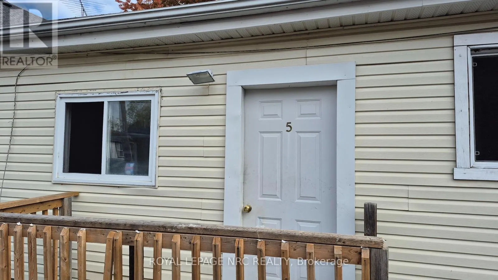 5 - 74 QUEENS CIRCLE