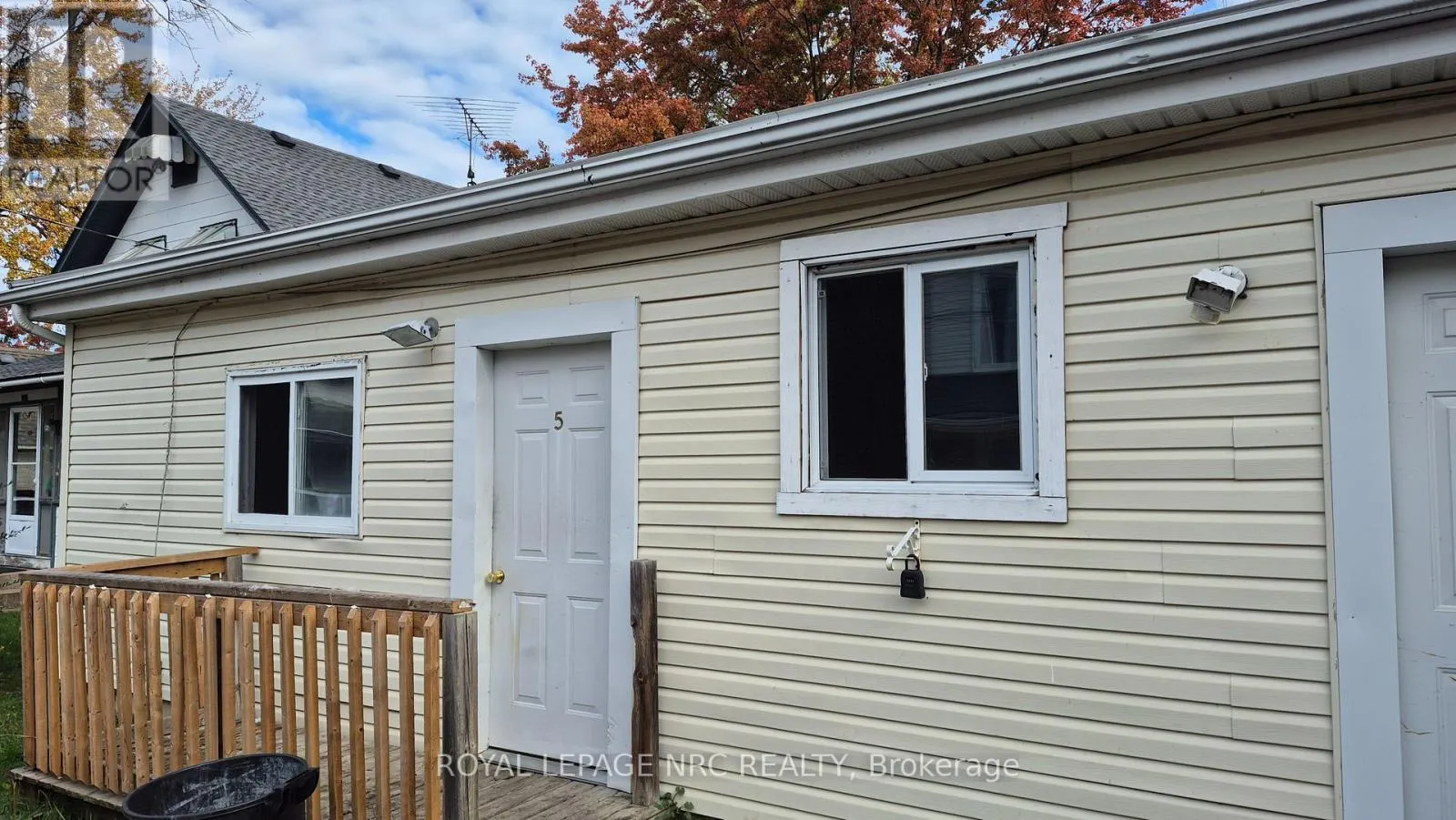 5 - 74 QUEENS CIRCLE