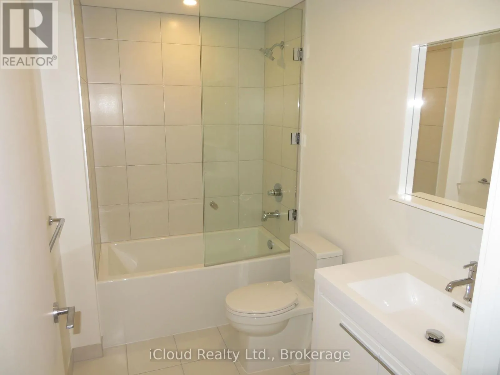 1104 - 212 KING WILLIAM STREET E