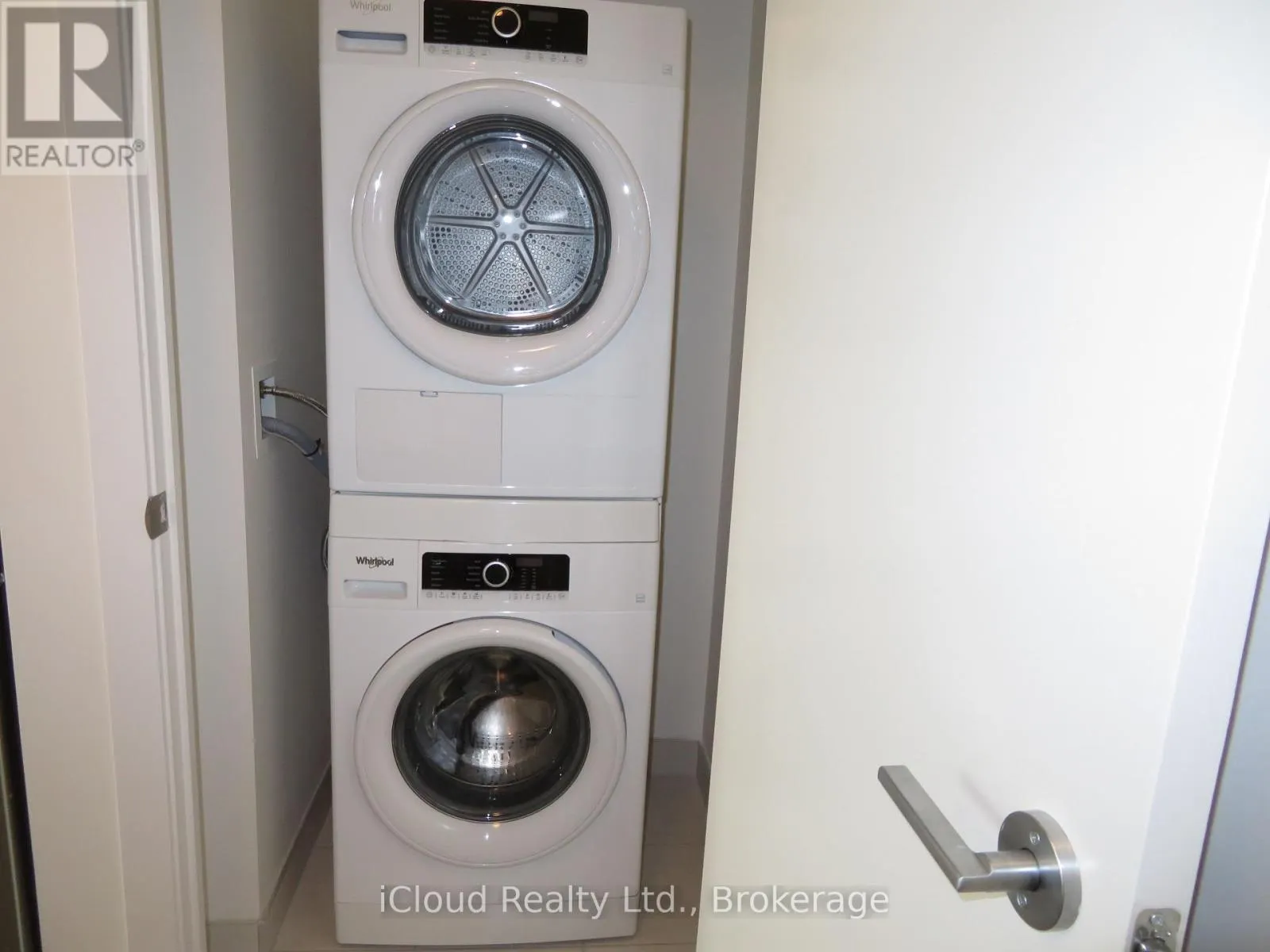 1104 - 212 KING WILLIAM STREET E