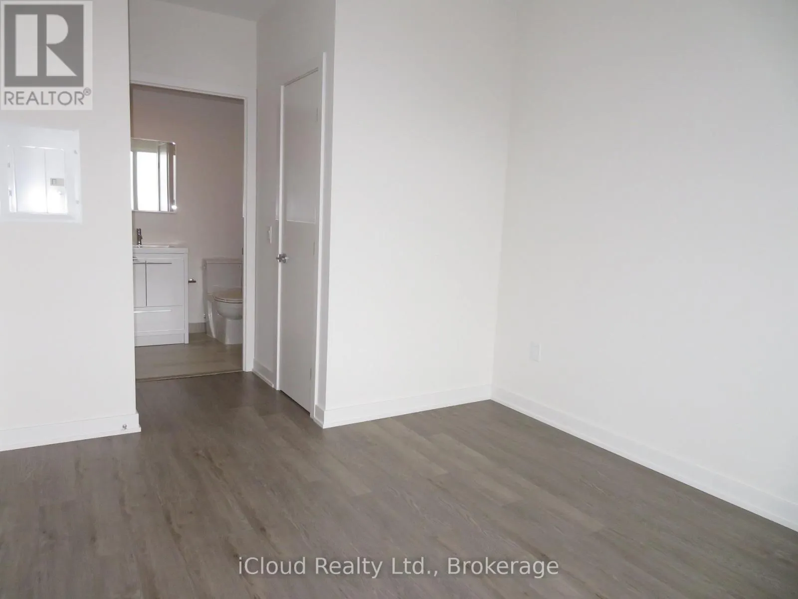 1104 - 212 KING WILLIAM STREET E