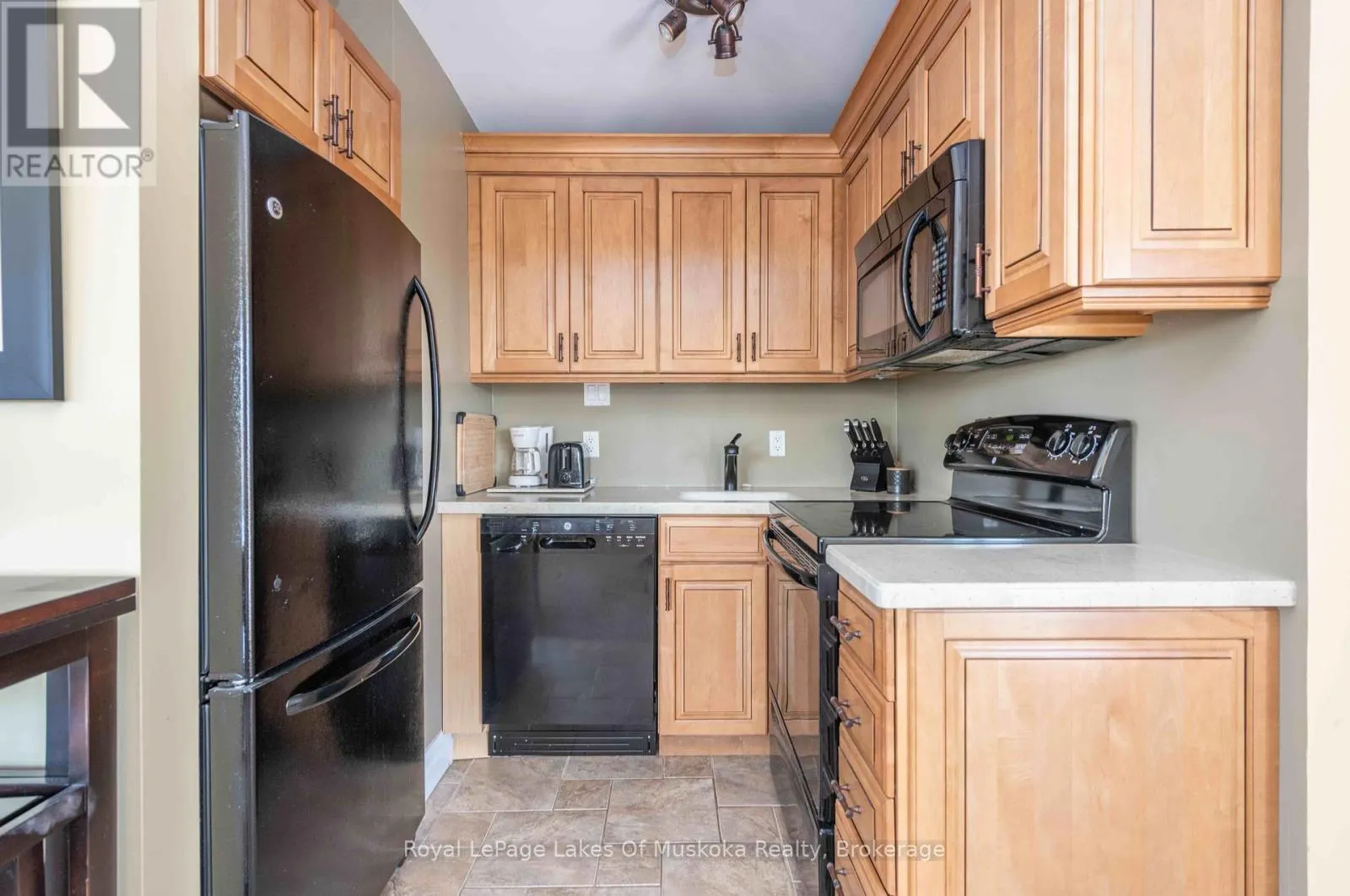 301 - 29 TENNISVIEW DRIVE, #301