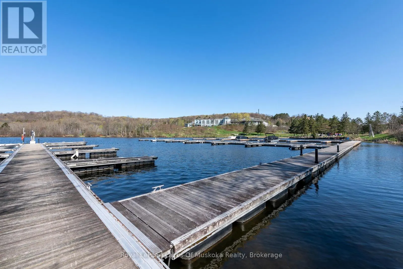 301 - 29 TENNISVIEW DRIVE, #301