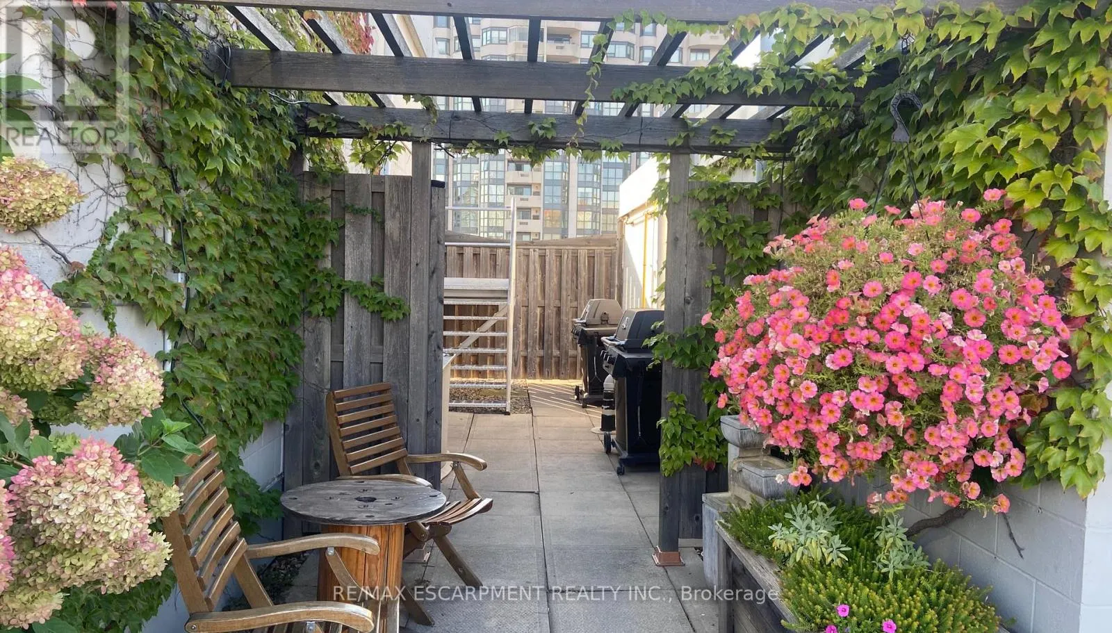 715 - 66 BAY STREET S