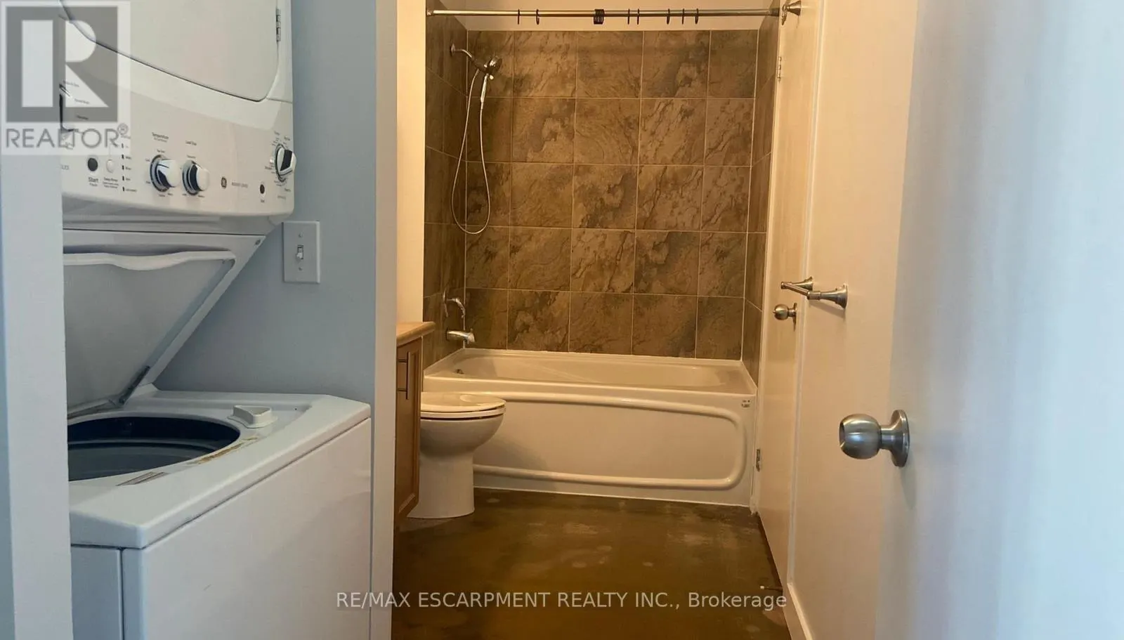 715 - 66 BAY STREET S