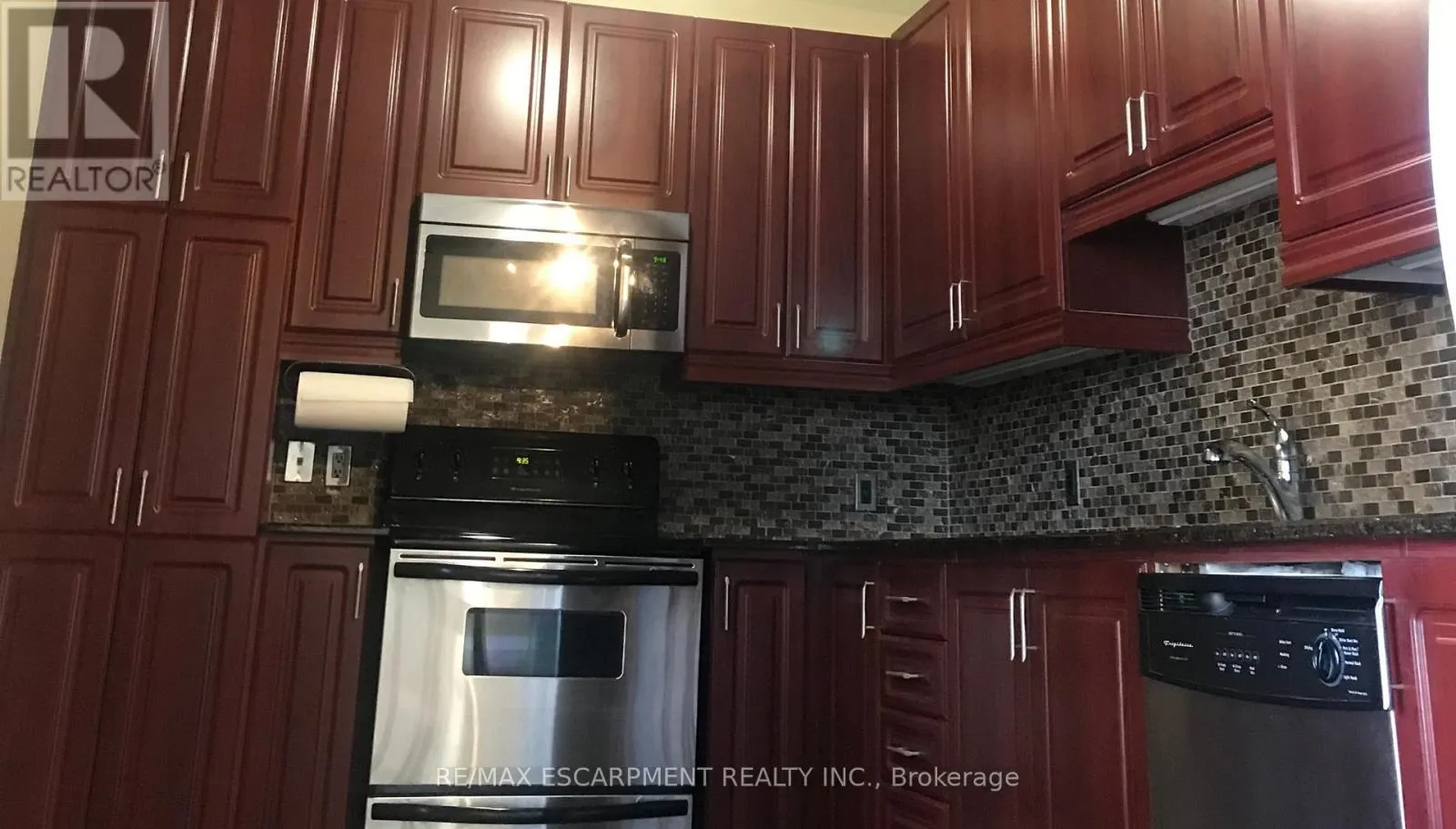 715 - 66 BAY STREET S