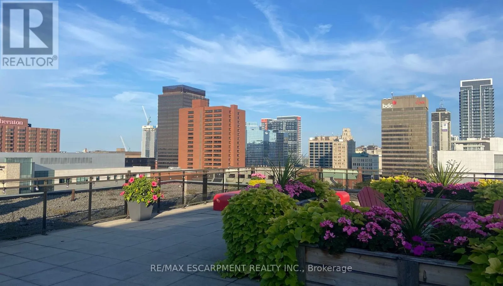 715 - 66 BAY STREET S