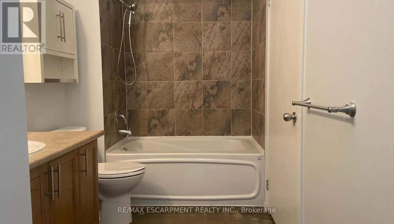 715 - 66 BAY STREET S