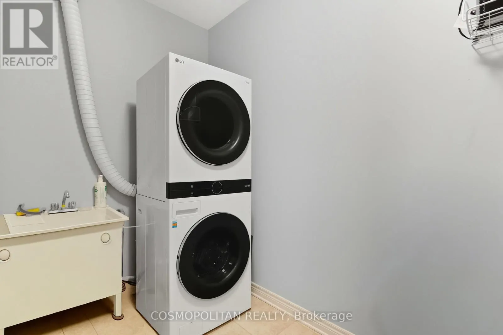 204 - 2799 ST. PAUL AVENUE, #204