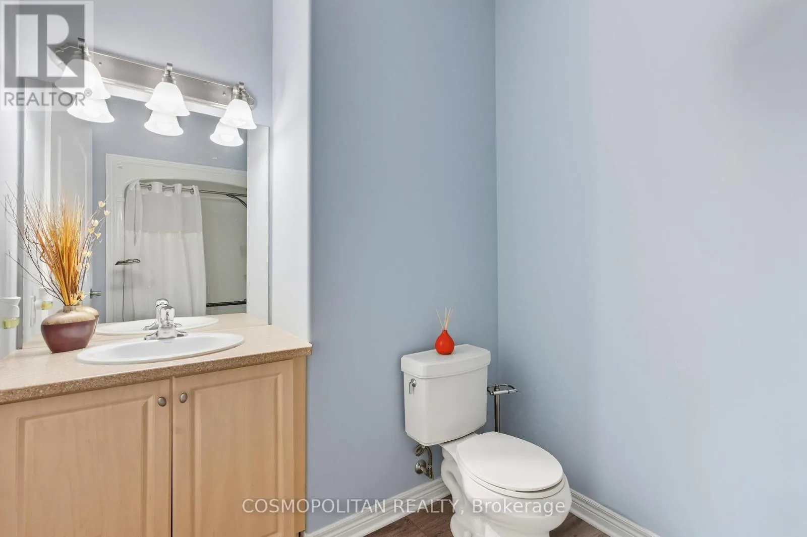 204 - 2799 ST. PAUL AVENUE, #204