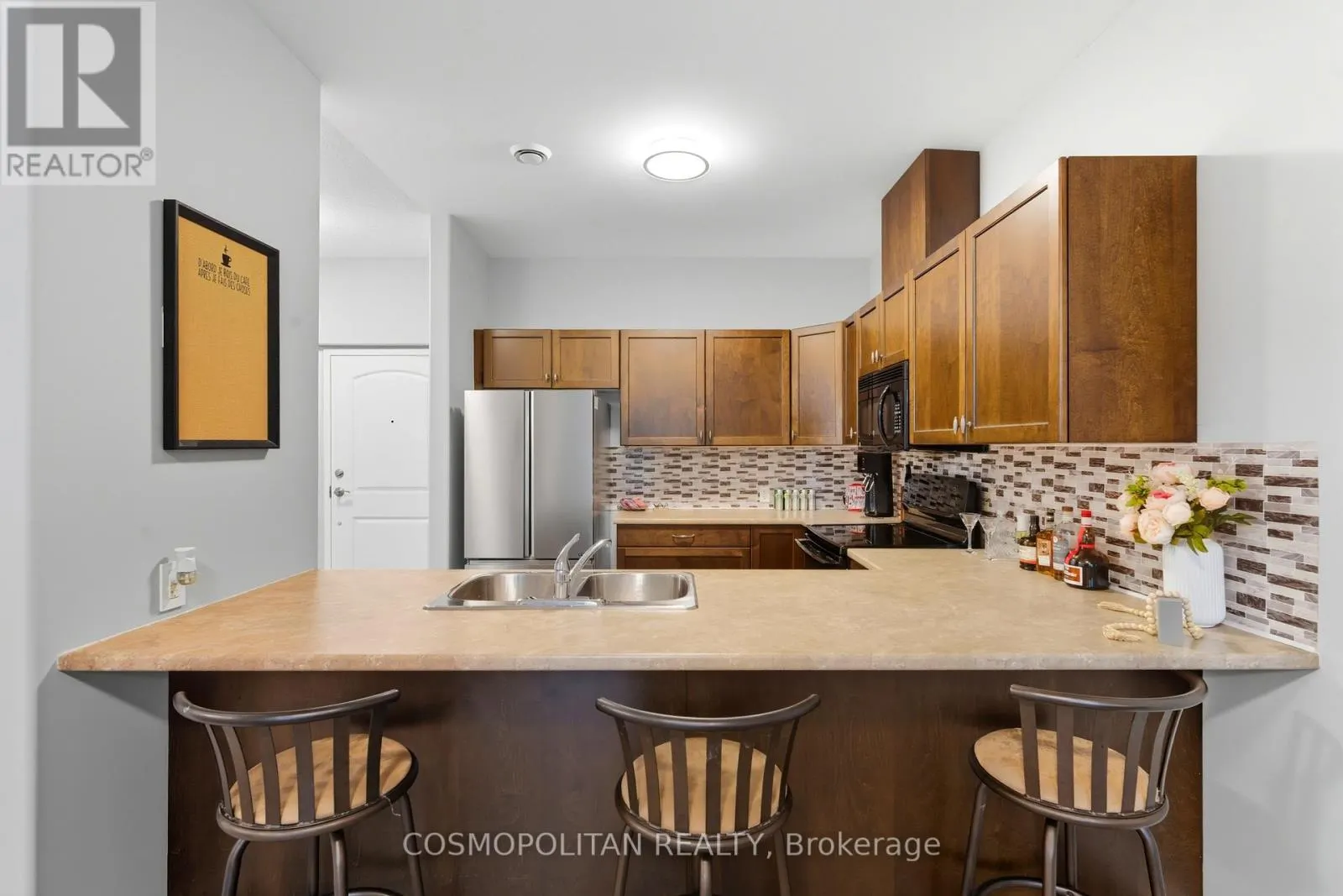 204 - 2799 ST. PAUL AVENUE, #204