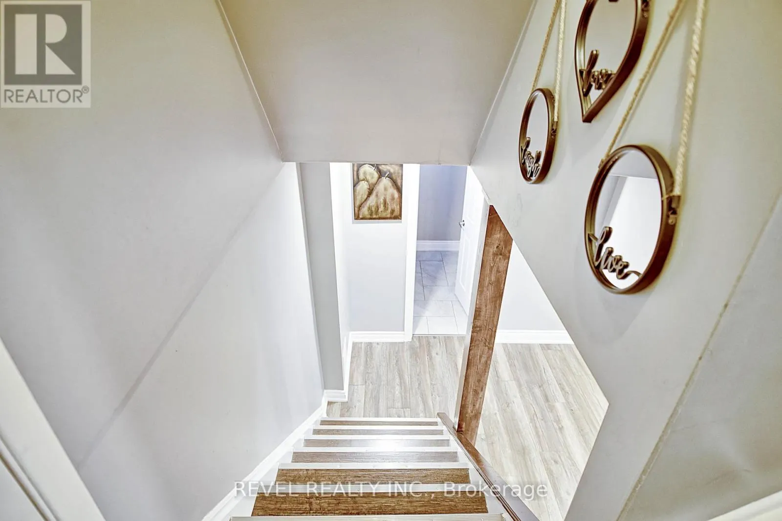 8060 BEAVERDAMS ROAD N